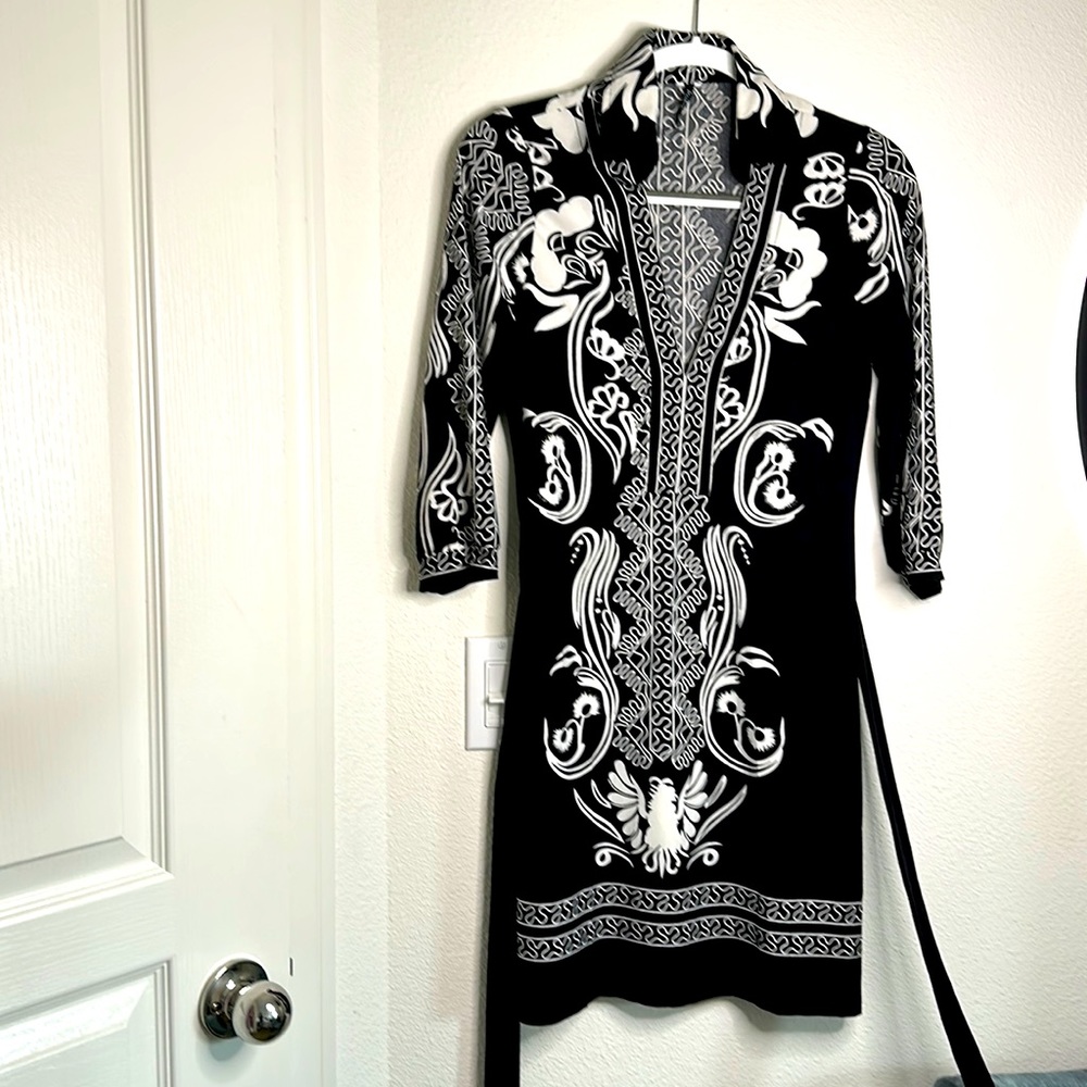 Vintage Vneck dress 3/4 sleeve stretchy net, body hugging flattering